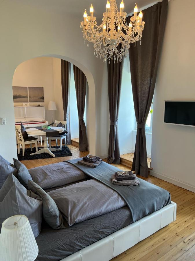 Schloss Grabow, Resting Place & A Luxury Piano Collection Resort, Prignitz Brandenburg Grabow  Экстерьер фото